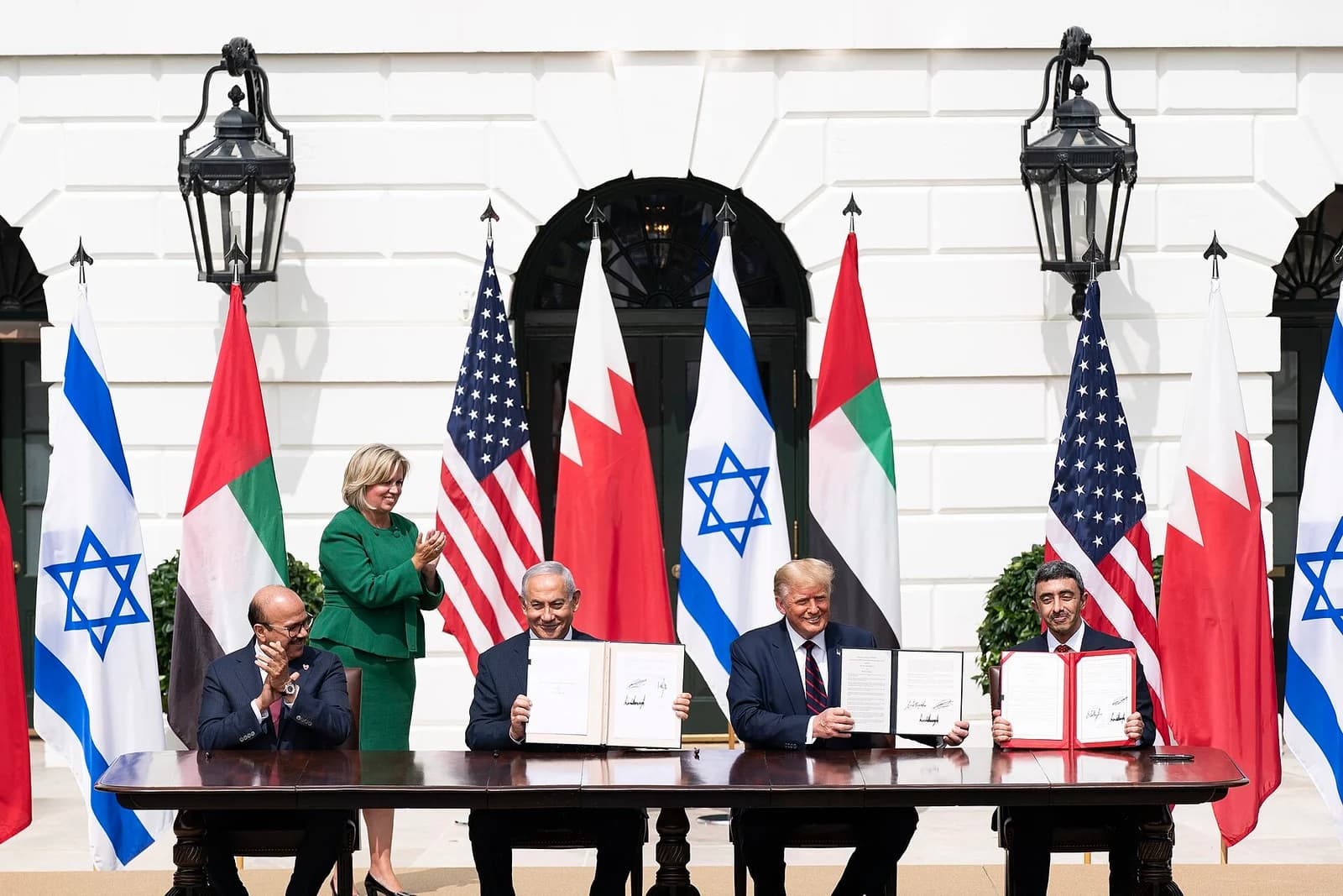 صورة أرشيفية رسمية لتوقيع اتفاقات أبراهام في البيت الأبيض يوم 15 سبتمبر 2020