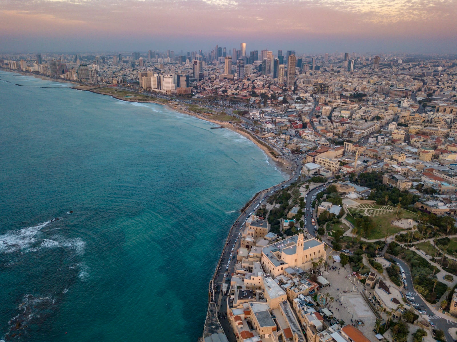 يافا وساحل تل أبيب من الأعلى