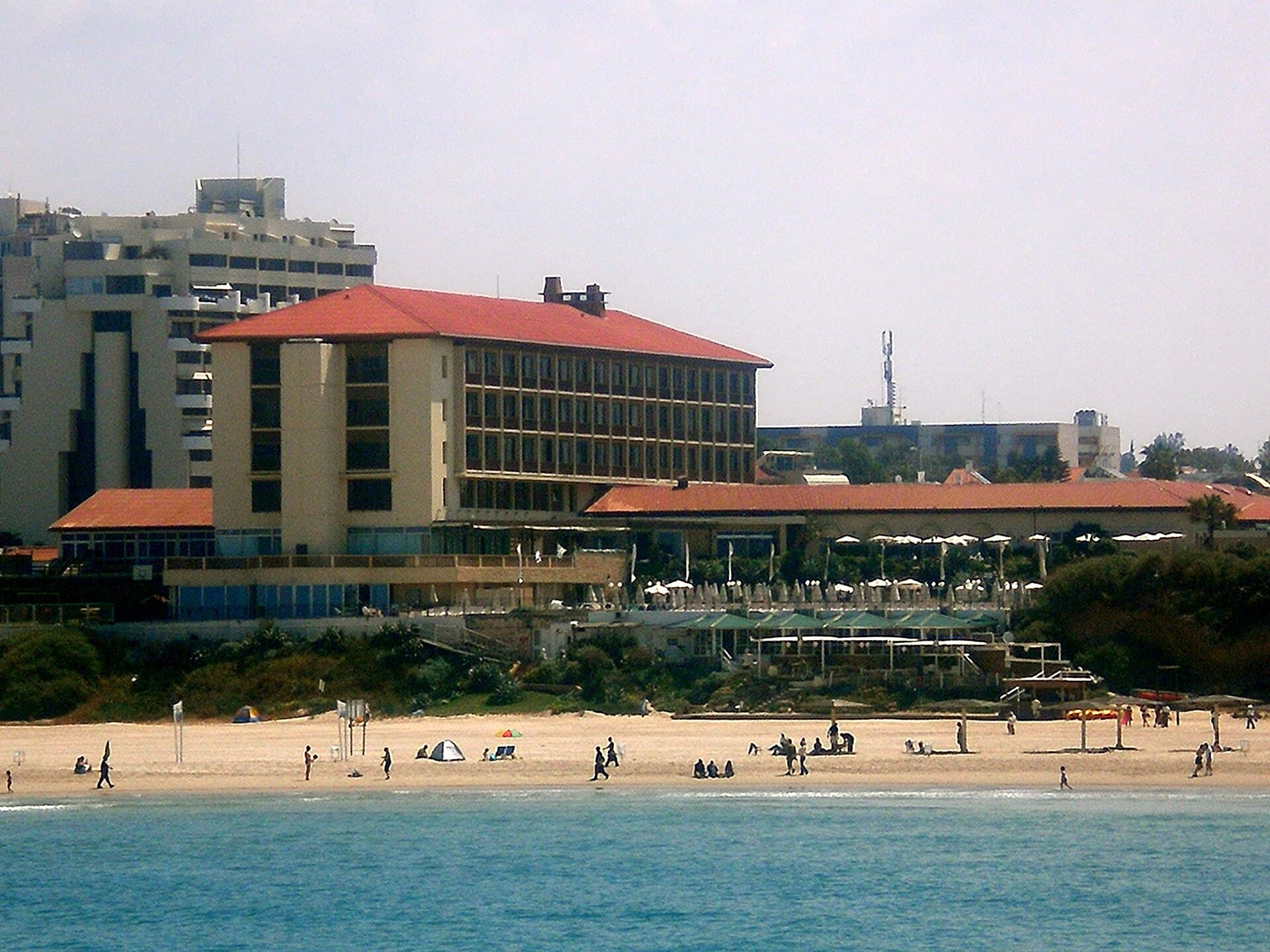 Dan Accadia · exterior