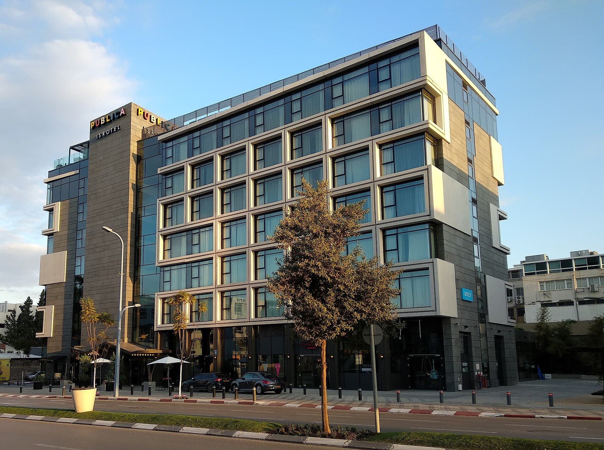 Publica Herzliya · exterior