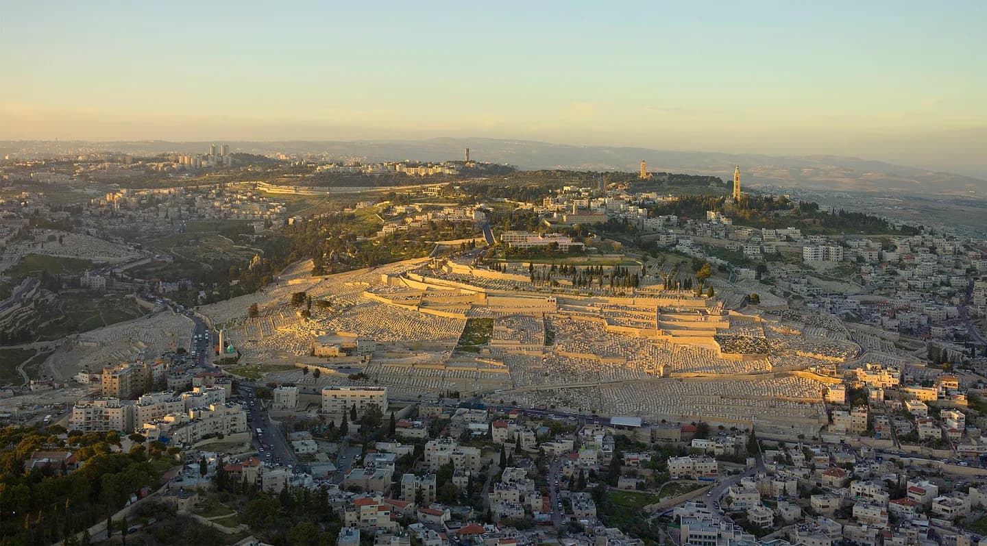 إطلالة جوية على جبل الزيتون والقدس